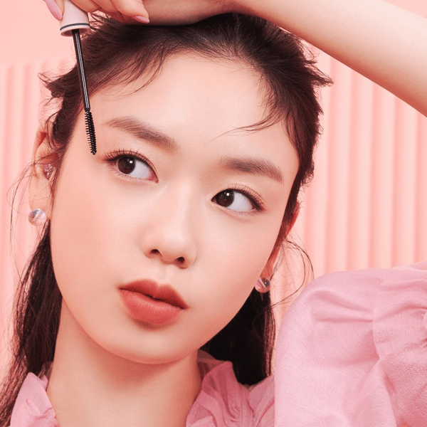 curl_fix_mascara_model skincare-kbeauty-glowtime-etude house curl fix mascara black