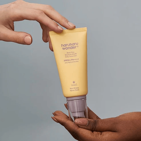 Haru Haru Wonder Black Rice Moisute Airyfit Daily Sunscreen 3
