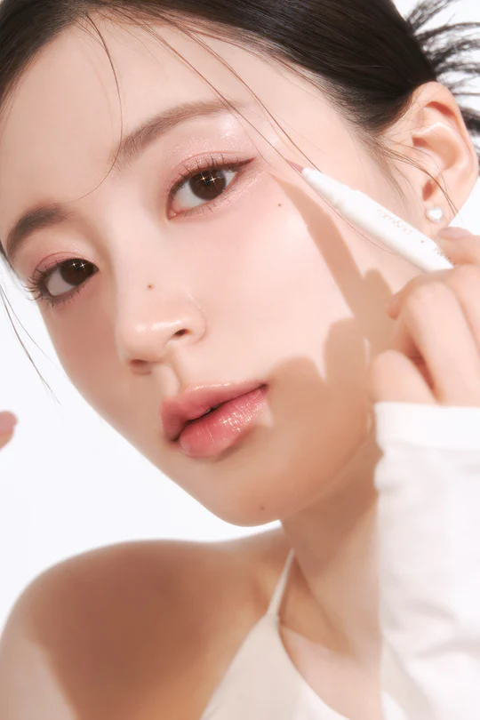 ROM&ND Twinkle Pen Liner 01 Silver Flake 4 skincare-kbeauty-glowtime-rom&nd twinkle pen liner