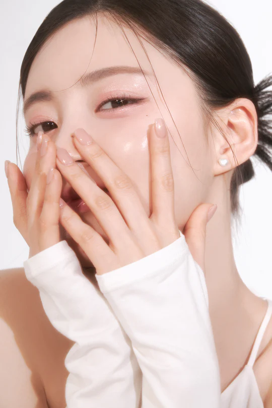 ROM&ND Twinkle Pen Liner 01 Silver Flake 5 skincare-kbeauty-glowtime-rom&nd twinkle pen liner