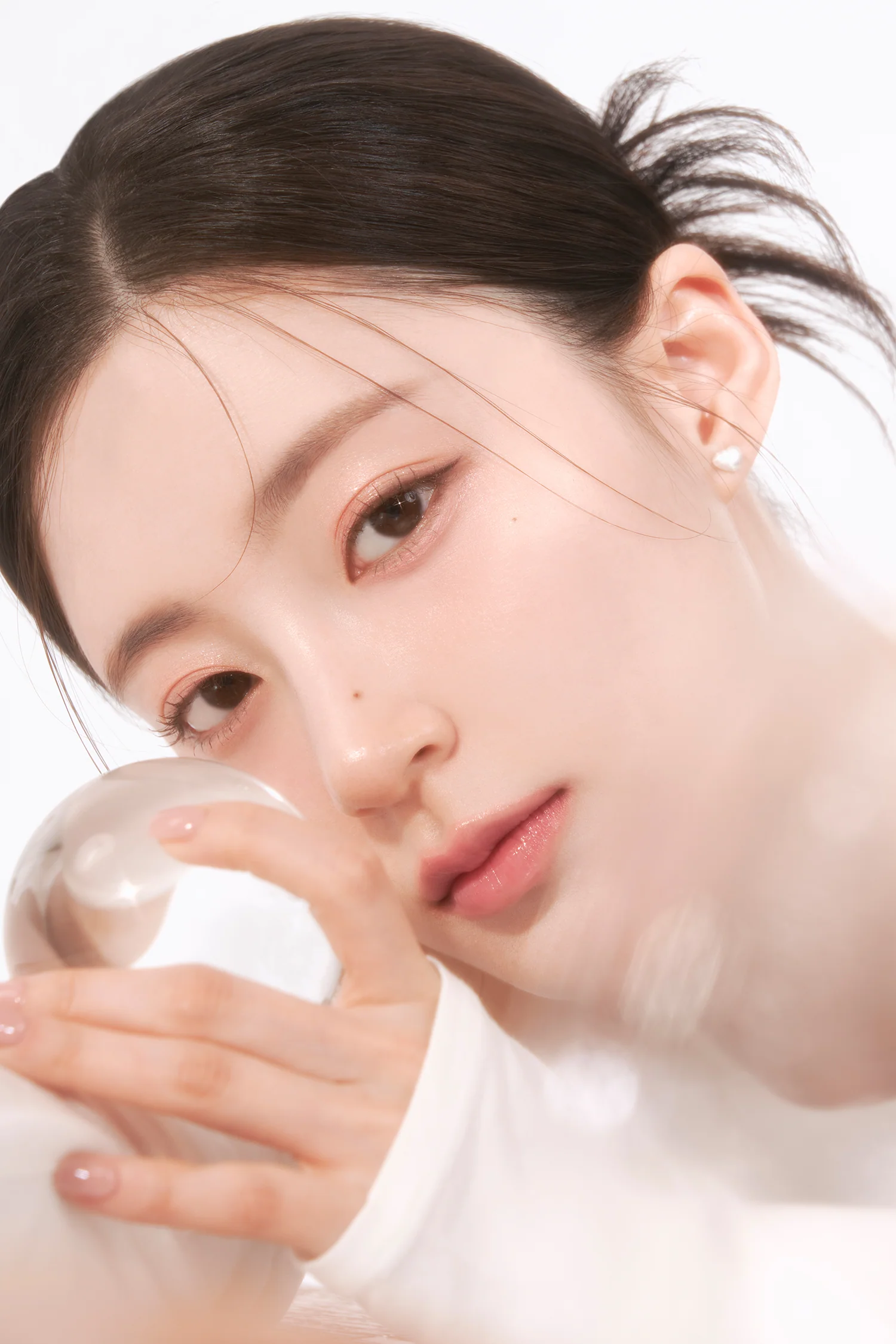 ROM&ND Twinkle Pen Liner 01 Silver Flake 7 skincare-kbeauty-glowtime-rom&nd twinkle pen liner