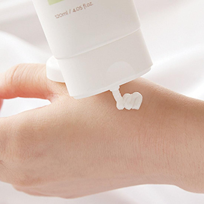 IUNIK Centella Mild Cleansing Foam 3 skincare-kbeauty-glowtime-centella mild cleansing foam